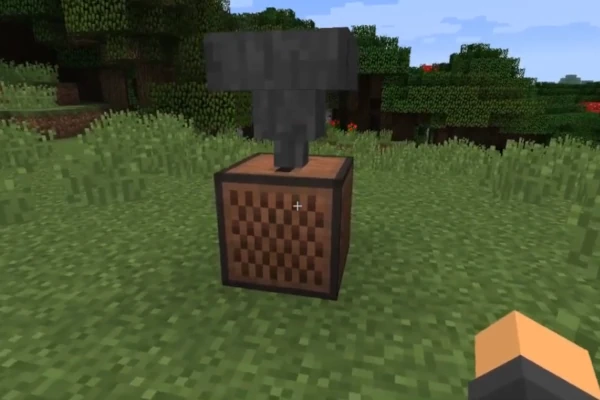 Picture of a hopper on top of a jukebox in Minecraft